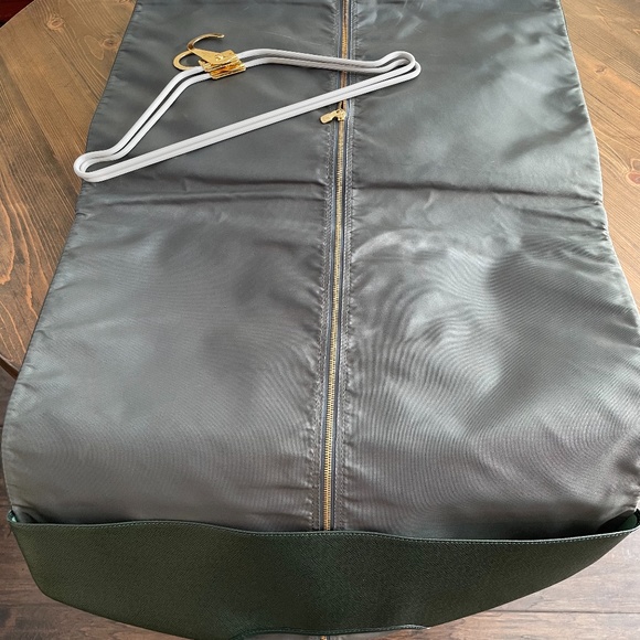 NOW AVAILABLE!! Louis Vuitton Green Taiga Kendall Garment Bag - Picture 6 of 15